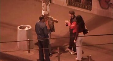 sex hongkong vietsub Chồng chia sẻ vợ phim sex heo69 với một người bạn trong một ly bia.